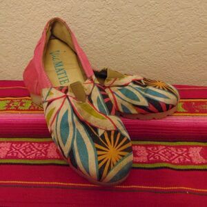 EUC VIC MATIE Pink Multicolor Star Leaf Pattern Venezuela Loafers Flats Size 7
